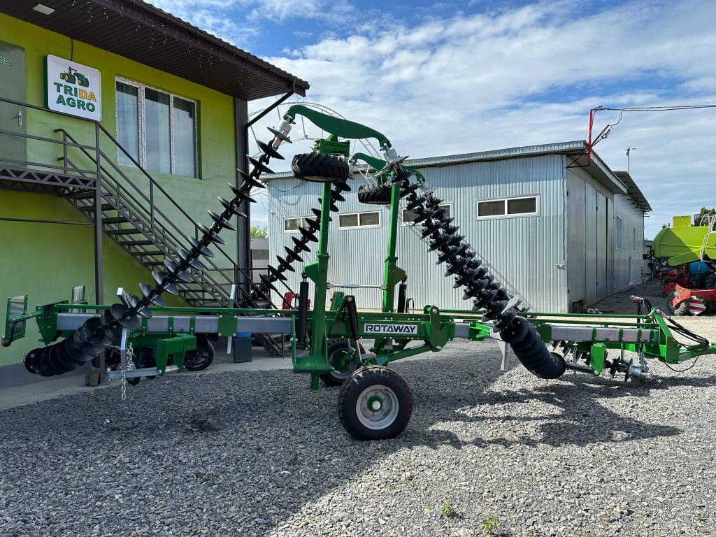Борона ланцюгова Rotaway Heavy Disc 600 у полі